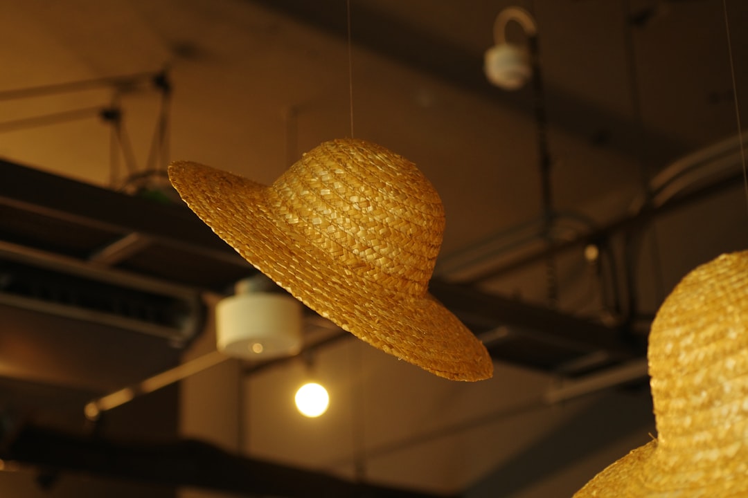 Photo retro top hat design wall lamp